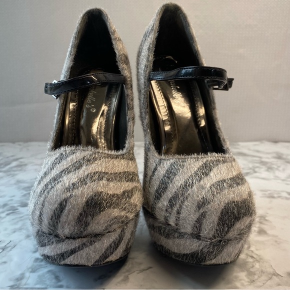 Breckelles Nikki-15 Fuzzy Gray & Black Zebra Tiger Platform 4 in Heels size 6.5 - Picture 2 of 14